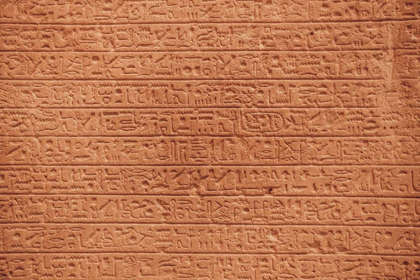 Detail egyptských hieroglyfů na stěně — Stock fotografie