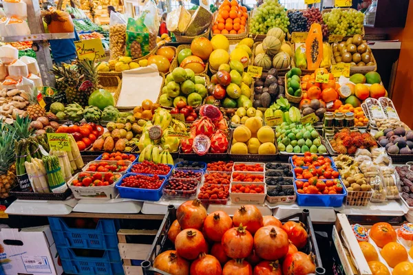 Fruit market. Lots of different fresh fruits. — Stock Photo, Image