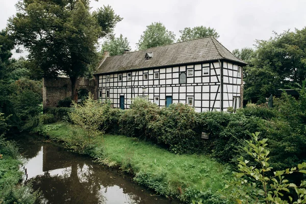 Belle maison de vacances ancienne en Angleterre — Photo