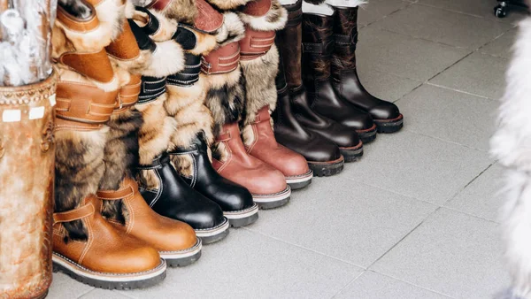Warm boots on the counter of the store — Stock Photo, Image
