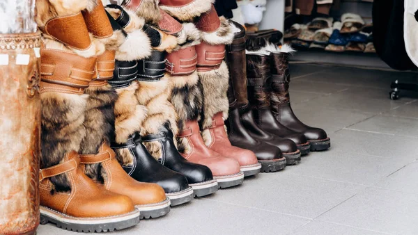 Warm boots on the counter of the store — Stock Photo, Image