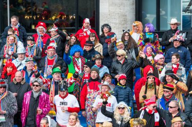 Köln, Almanya - 12 Şubat 2018: Kimliği belirsiz kişiler