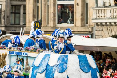 Köln, Almanya - 12 Şubat 2018: Kimliği belirsiz kişiler