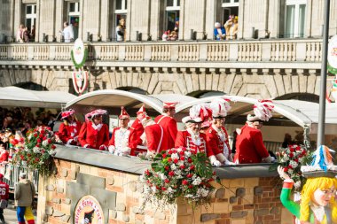 Köln, Almanya - 12 Şubat 2018: Kimliği belirsiz kişiler