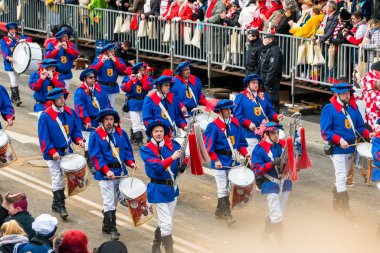 Köln, Almanya - 12 Şubat 2018: Kimliği belirsiz kişiler