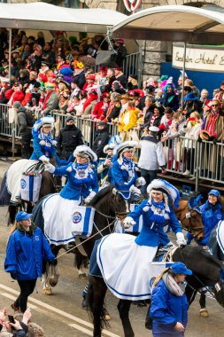 Köln, Almanya - 12 Şubat 2018: Kimliği belirsiz kişiler