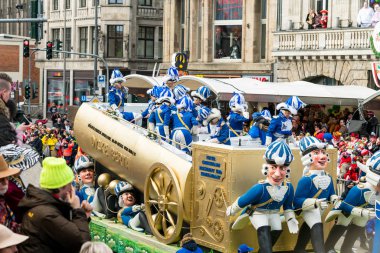 Köln, Almanya - 12 Şubat 2018: Kimliği belirsiz kişiler