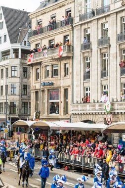 Köln, Almanya - 12 Şubat 2018: Kimliği belirsiz kişiler