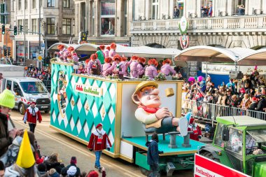 Köln, Almanya - 12 Şubat 2018: Kimliği belirsiz kişiler