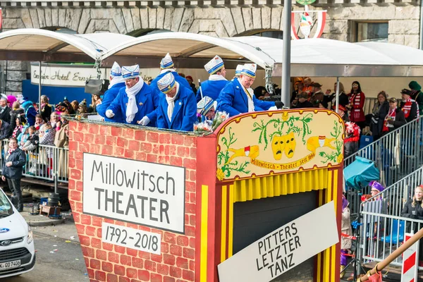 Köln, Németország - február 12.: Emberek egy kölni karneválon, — Stock Fotó