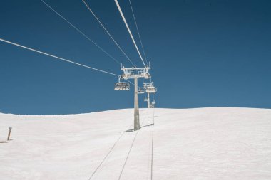 Cableway Kayak Asansörleri. Dağlarda teleferik var..
