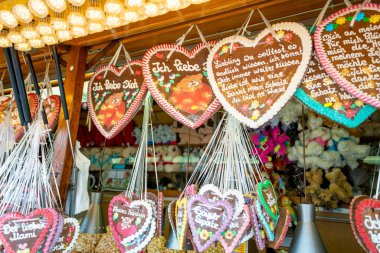 Alman Noel Pazarı 'nda Zencefilli Kalpler