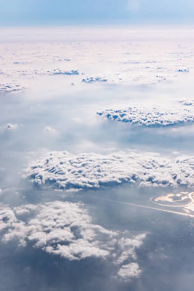 Vzdušné nebe a mraky. Krásné přírodní pozadí — Stock fotografie
