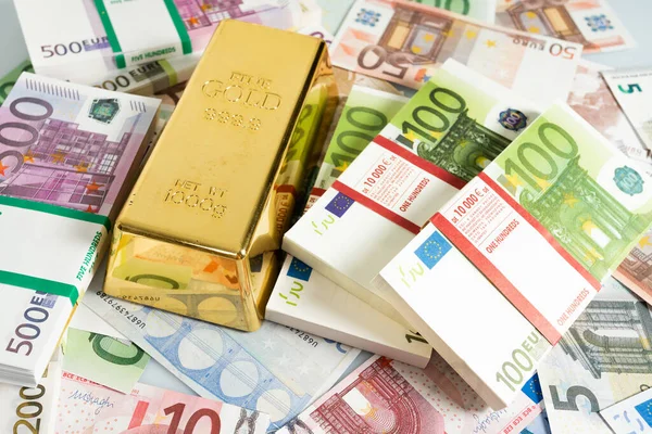 Barras de oro, financiero, concepto de inversión empresarial. Euro Dinero — Foto de Stock