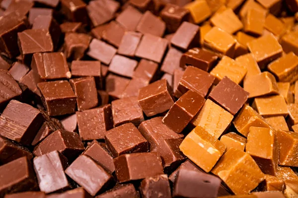 Vários chocolates como um contexto - comida doce — Fotografia de Stock