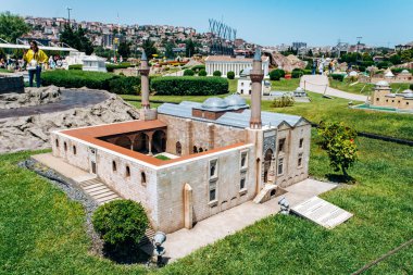 İstanbul, Türkiye - 12 Temmuz 2017: Park Miniatürk 'teki Selcuk İsa Bey Camii' nin bir kopyası