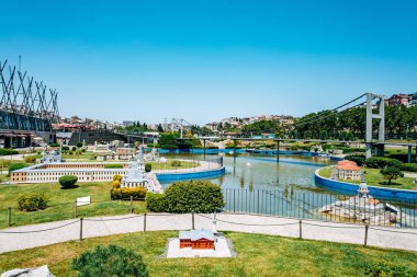 İstanbul, Türkiye - 12 Temmuz 2017: Miniatürk Parkı 'ndaki Kaymak Mustafa Paşa Camii' nin indirgenmiş kopyası