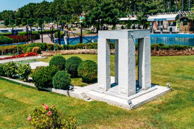İstanbul, Türkiye-12 Temmuz 2017: Minyatür Park 'taki kanakkale şehitlerine ait anıtın tam kopyası