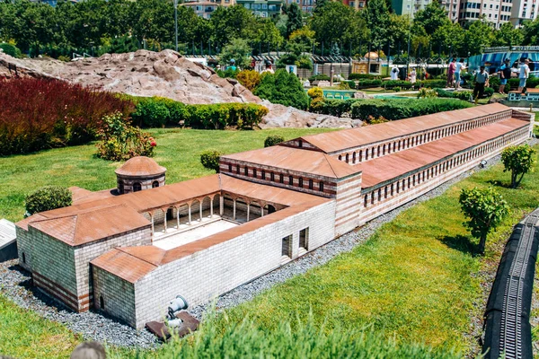 Estambul, Turquía - 12 de julio de 2017: una copia de The Church of The Virgyn Maky in the Park Miniaturk — Foto de Stock