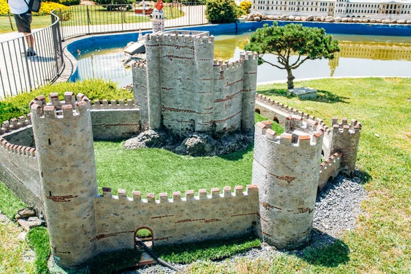 Istanbul, Turkije - 12 juli 2017: het gereduceerde exemplaar van het Anatolische fort. Miniaturk Park gelegen in Istanbul — Stockfoto