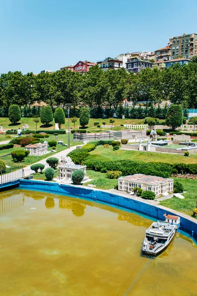 Istanbul, Turkije - 12 juli 2017: het gereduceerde exemplaar van de Topkapi Ferry. Miniaturk Park gelegen in Istanbul — Stockfoto