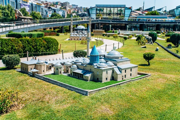 2017年7月12日トルコ・イスタンブール:ミニチュアパーク内のメブラナの正確なコピー霊廟 — ストック写真