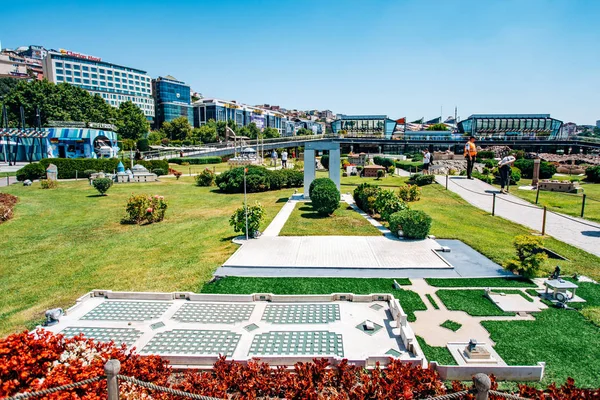 土耳其伊斯坦布尔- 2017年7月12日：小型公园卡纳卡莱烈士纪念碑的精确副本 — 图库照片
