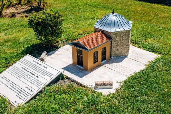 Istanbul, Turkey-July 12, 2017: exact copy of the Tomb of Ertugrul Gazi in miniaturk Park in reduced form — Stock Photo, Image