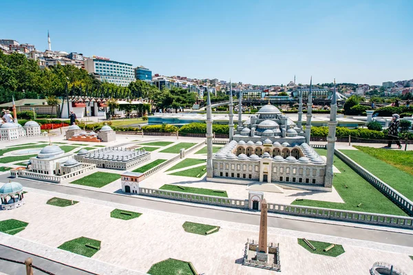 İstanbul, Türkiye-12 Temmuz 2017: Minyatür Park 'taki Yılan Sütununun birebir kopyası — Stok fotoğraf