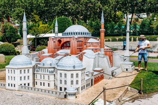 İstanbul, Türkiye-12 Temmuz 2017: Minyatür Park 'taki Haghia Sophia' nın tam kopyası — Stok fotoğraf