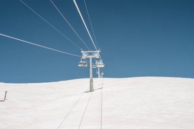 Cableway Kayak Asansörleri. Dağlarda teleferik var..