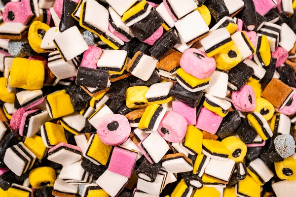 Close-up van een achtergrond van kleurrijke snoepjes van suiker snoepjes — Stockfoto