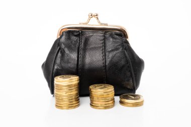 Para dolu cüzdan beyaz arka planda izole