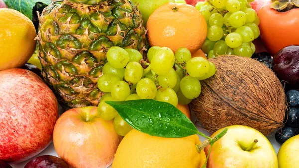 Contexte alimentaire biologique. fruits différents — Photo