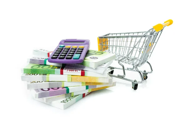 Carrinho de compras com euro, calculadora isolada em branco — Fotografia de Stock