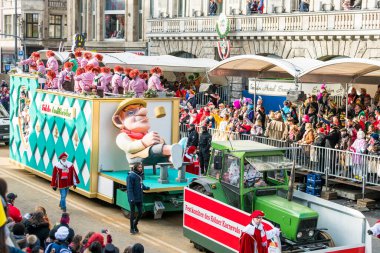 Köln, Almanya - 12 Şubat 2018: Kimliği belirsiz kişiler