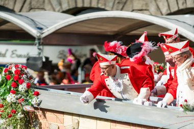 Köln, Almanya - 12 Şubat 2018: Kimliği belirsiz kişiler