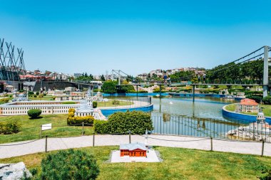 İstanbul, Türkiye - 12 Temmuz 2017: Miniatürk Parkı 'ndaki Kaymak Mustafa Paşa Camii' nin indirgenmiş kopyası