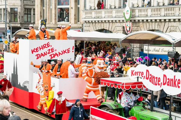 Cologne, Germany - FEBRUARY 12: People at a carnival in Cologne, — Stock Photo, Image