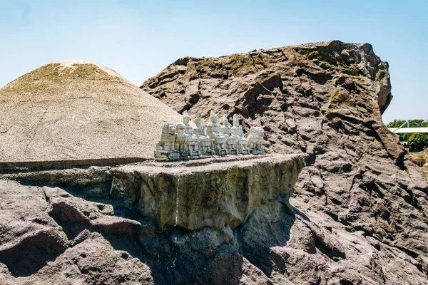 Istanbul, Turkey - July 12, 2017: the reduced copy of the Ruins of mt. Nemrud at Miniaturk Park — Stock Photo, Image