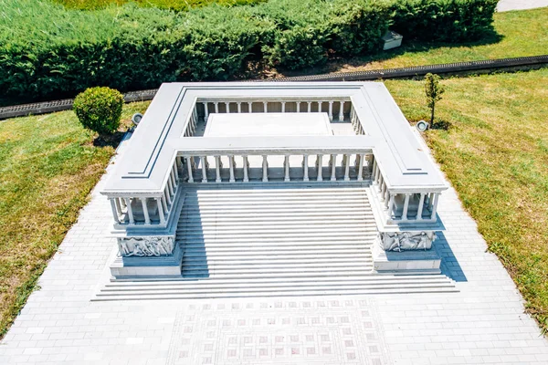 Estambul, Turquía - 12 de julio de 2017: la copia reducida del altar Zeus en Miniaturk Park — Foto de Stock