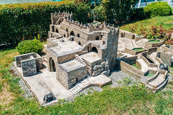 Istanbul, Turquie - 12 juillet 2017 : la copie réduite de la Porte de Damas. Parc Miniaturk situé à Istanbul — Photo