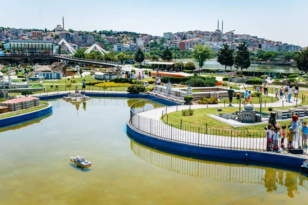 Istanbul, Turchia - 12 luglio 2017: la copia ridotta del traghetto Topkapi. Miniaturk Park situato a Istanbul — Foto Stock