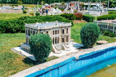 İstanbul, Türkiye-12 Temmuz 2017: Haydarpaşa Tren İstasyonu ve Deniz Limanı 'nın kopyası indirildi. Miniatürk Parkı İstanbul 'da bulunuyor