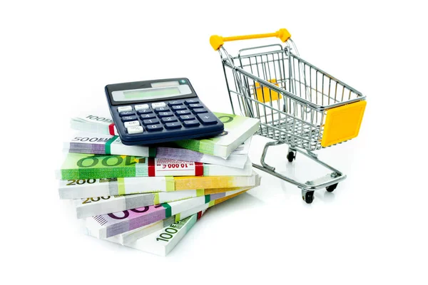 Nákupní košík s eurem. Hotovost a kalkulačka. Concept of shoppin — Stock fotografie