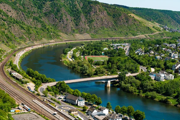 Paesaggio urbano di Cochem, storica città tedesca lungo il fiume Mosella — Foto Stock