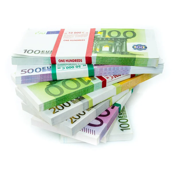 Billets en euros empilés sur fond blanc . — Photo