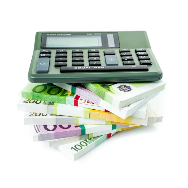 Finanzbuchhaltungskonzept. Euro-Scheine mit Taschenrechner — Stockfoto