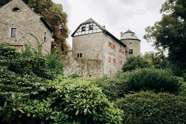 Ratingen, zamek, Niemcy. Piękny stary zamek w Niemczech — Zdjęcie stockowe