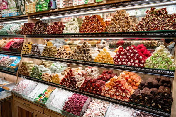 Turkish sweets in the Egyptian bazaar. Istanbul. A lot of sweets on the counter of the store. — Stock Photo, Image